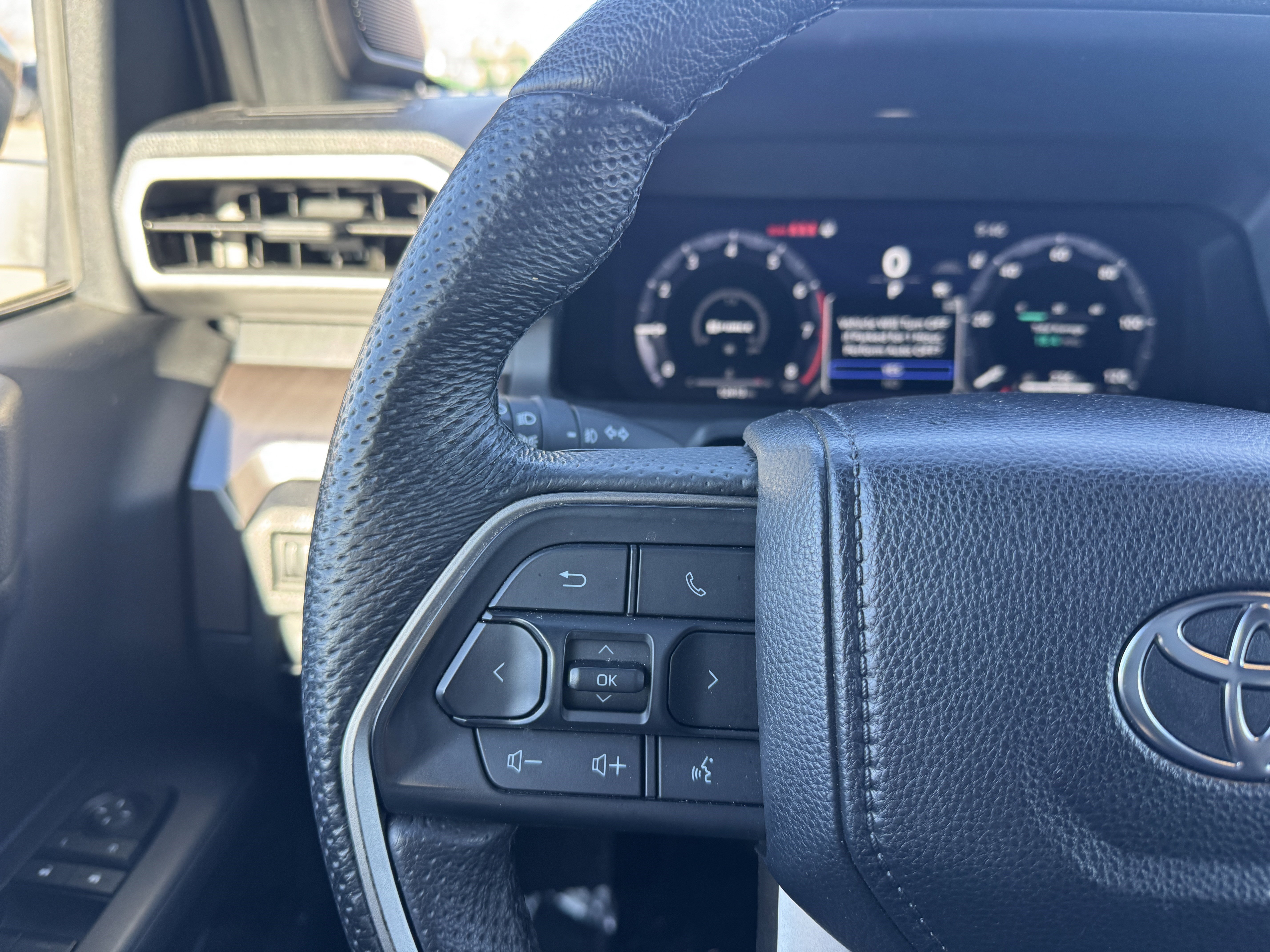 Used 2024 Toyota Tacoma TRD Off-Road image 22