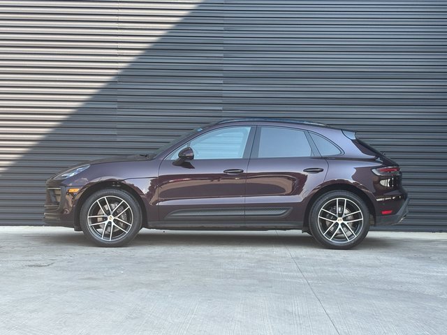 Certified 2023 Porsche Macan image 2