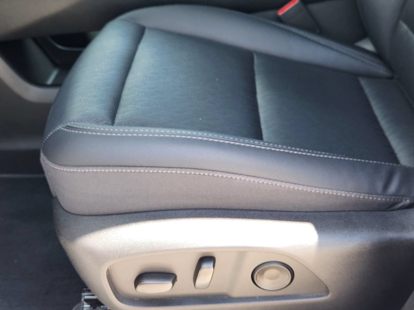 Used 2026 Chevrolet Equinox LT w/ Convenience Package II FWD image 23