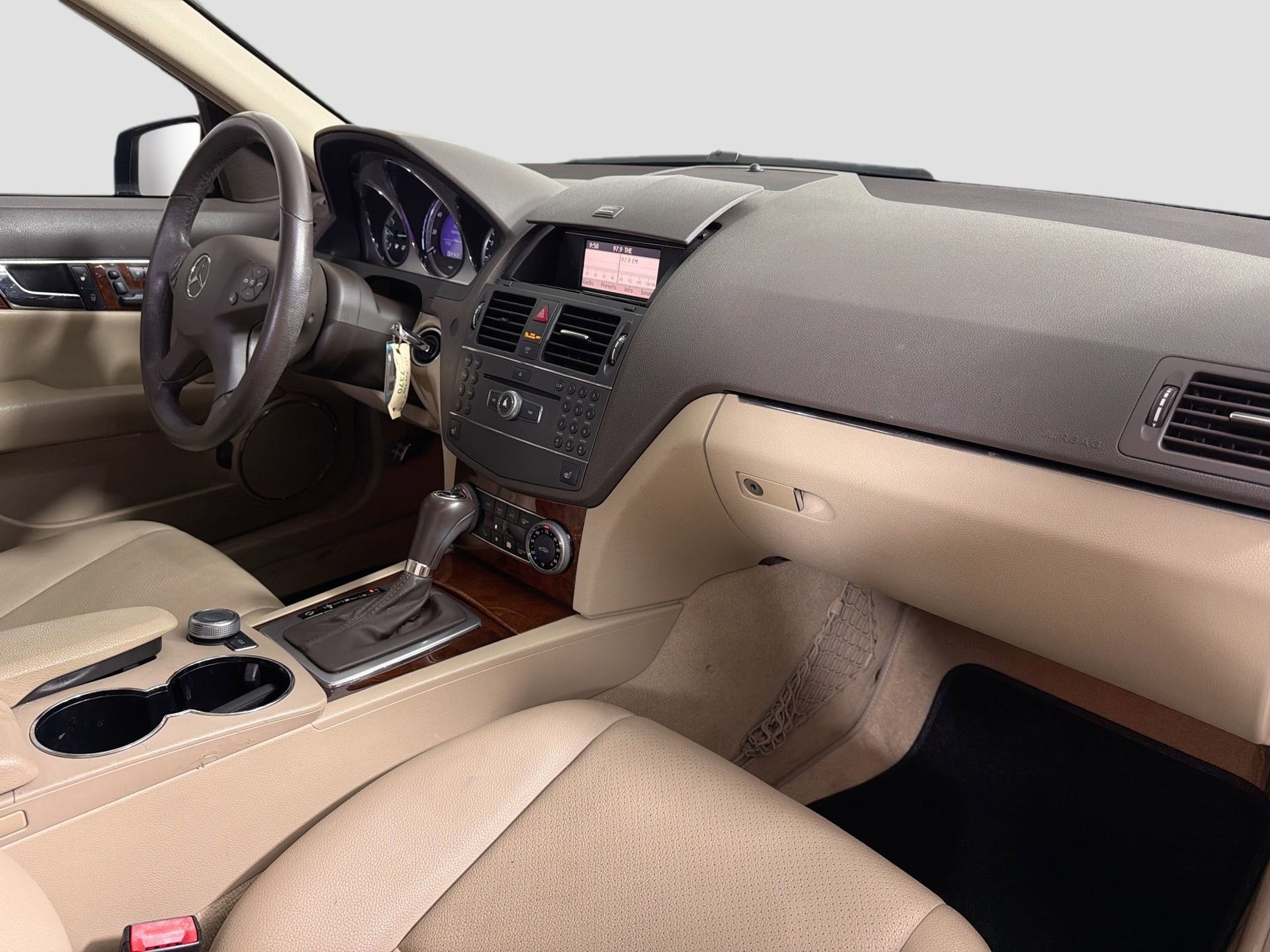 Used 2010 Mercedes-Benz C 300 Sedan image 25