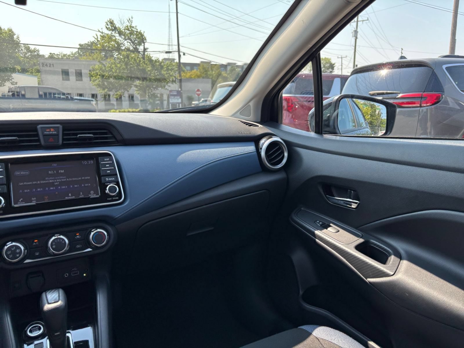 Used 2025 Nissan Versa SV FWD image 33