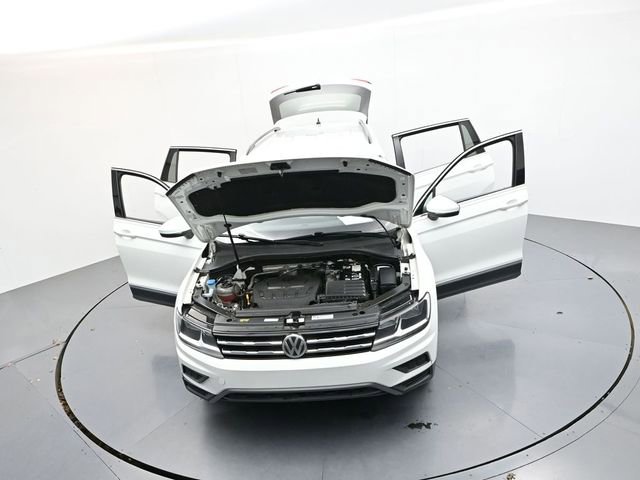 Used 2018 Volkswagen Tiguan SE image 38