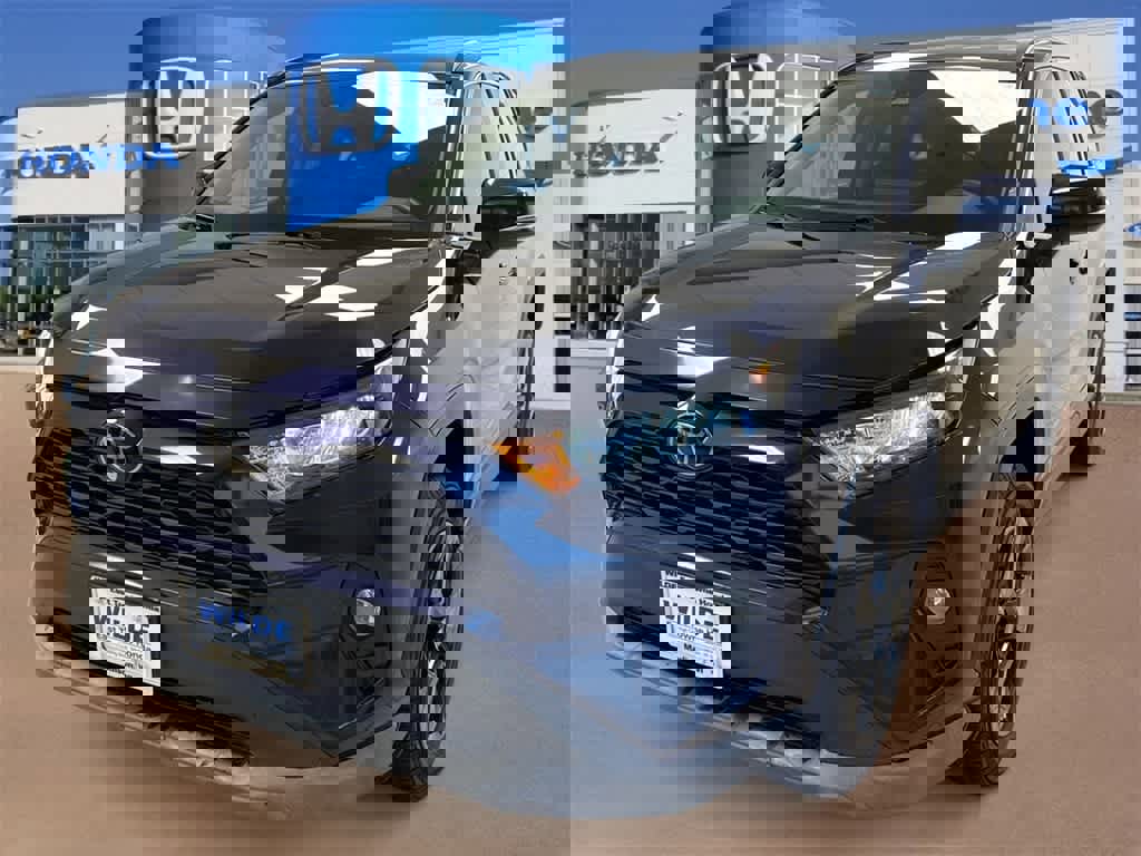 Used 2021 Toyota RAV4 XLE image 4