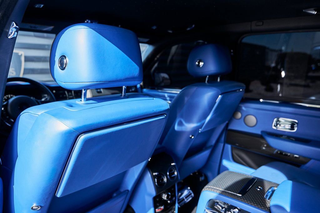 Used 2021 Rolls-Royce Cullinan Black Badge image 43