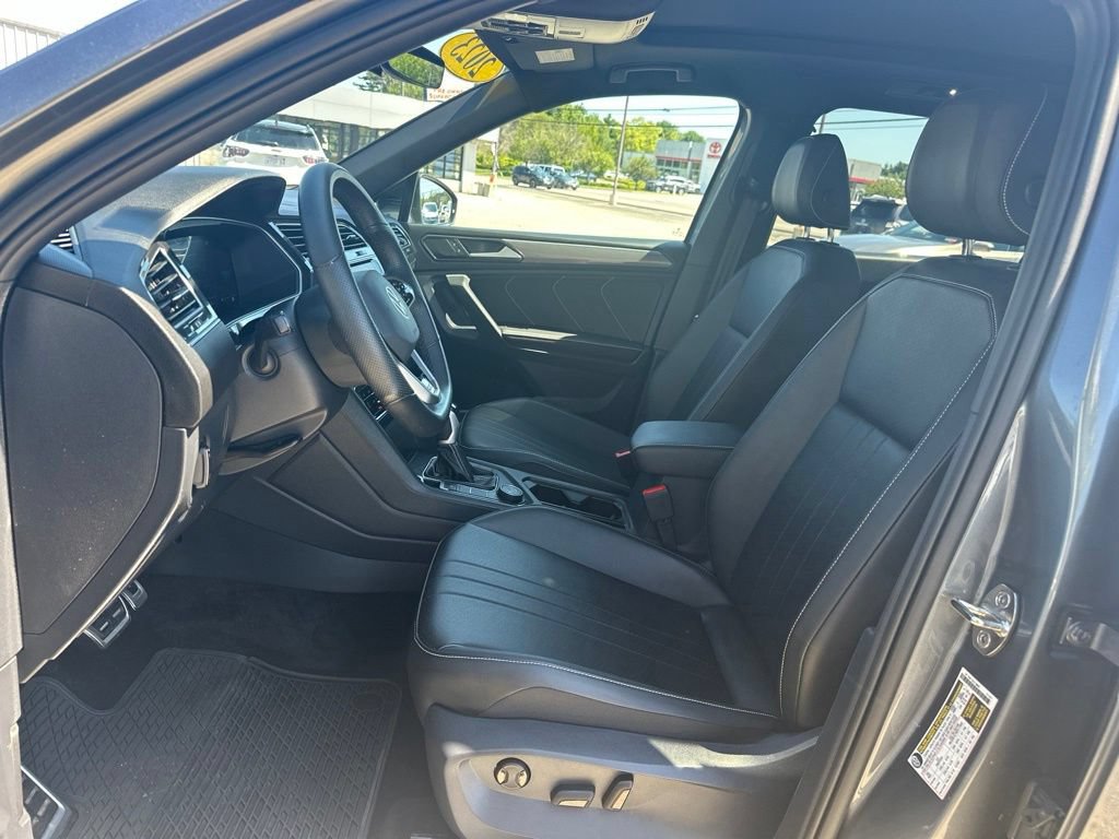 Used 2023 Volkswagen Tiguan SE R-Line AWD/4WD image 14