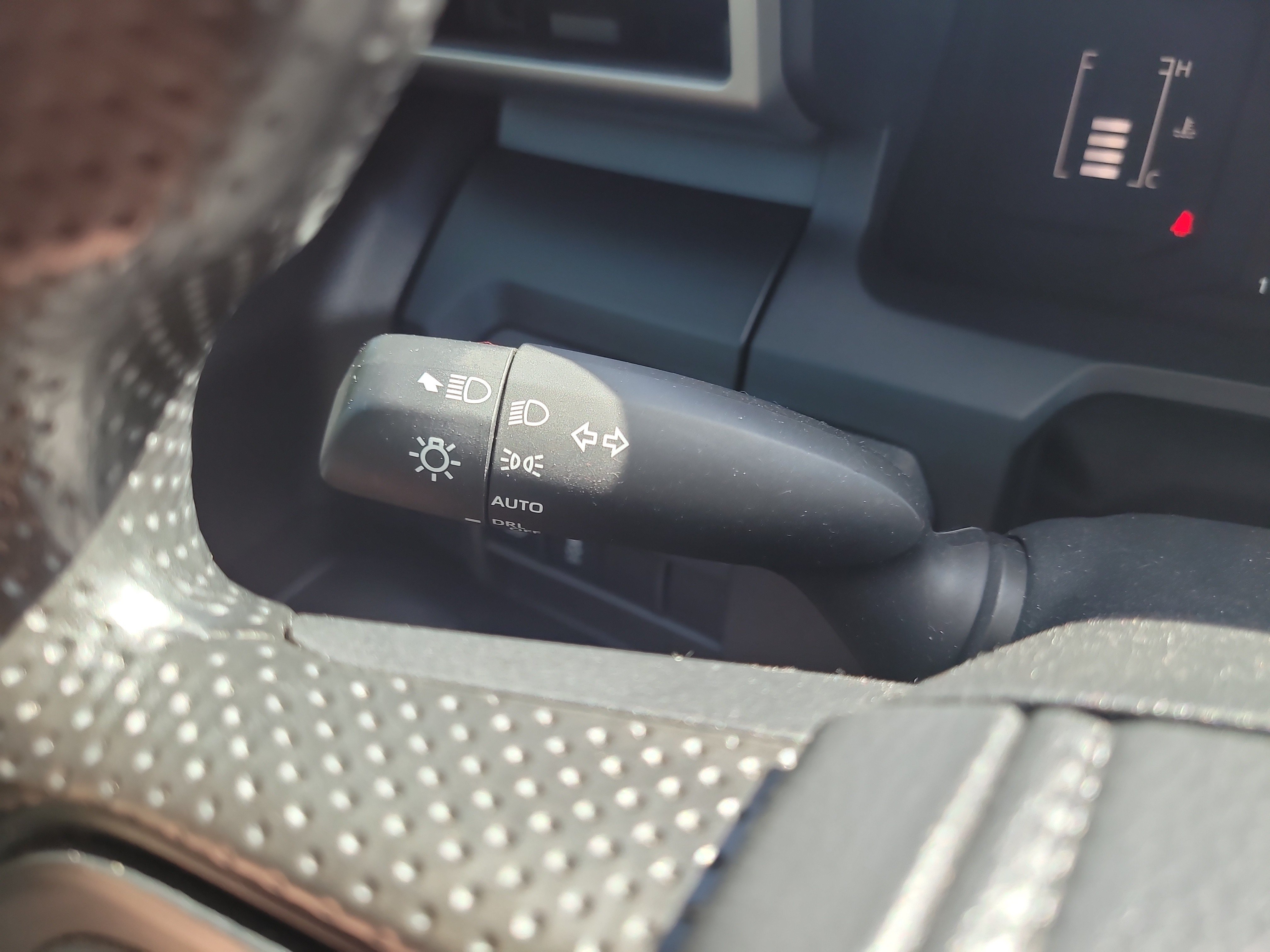 Used 2025 Toyota Tacoma SR RWD image 28