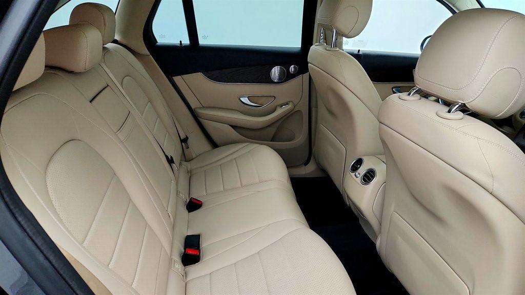 Used 2019 Mercedes-Benz GLC 350e 4MATIC image 22