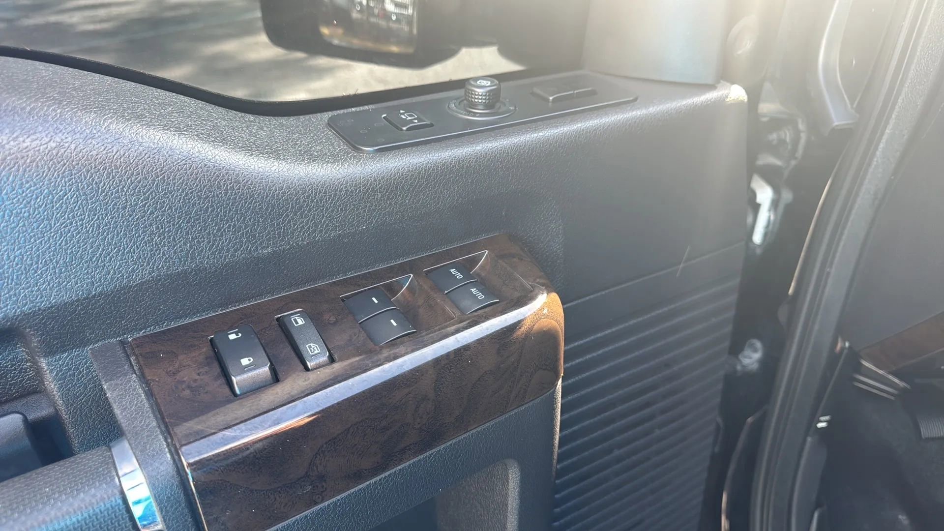 Used 2016 Ford F250 Platinum w/ FX4 Off-Road Package image 16