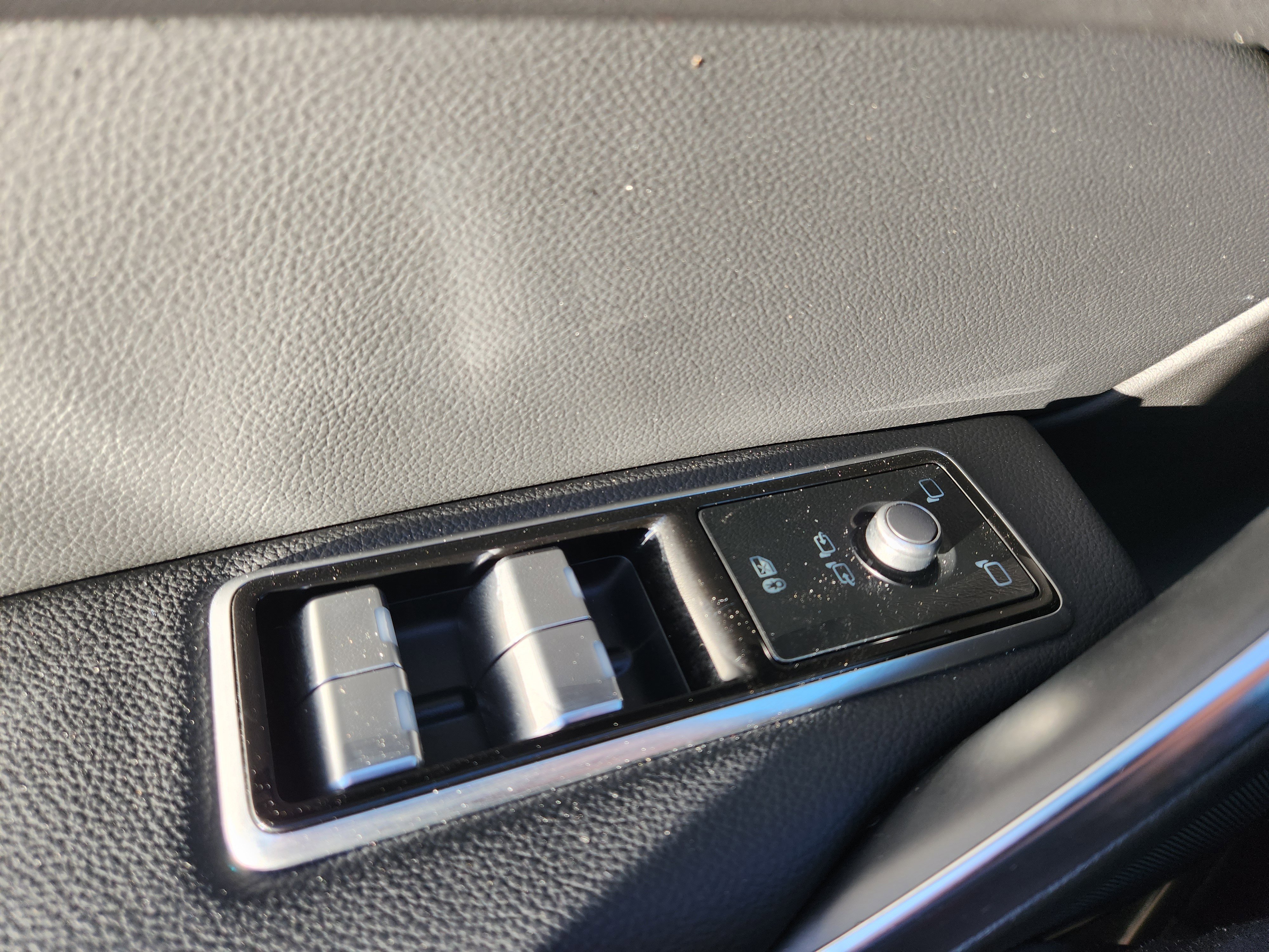 Used 2024 Jaguar F-PACE R-Dynamic S image 13