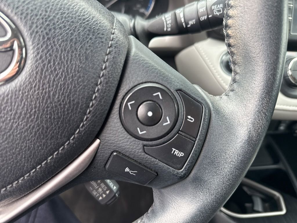 Used 2016 Toyota RAV4 Limited image 18