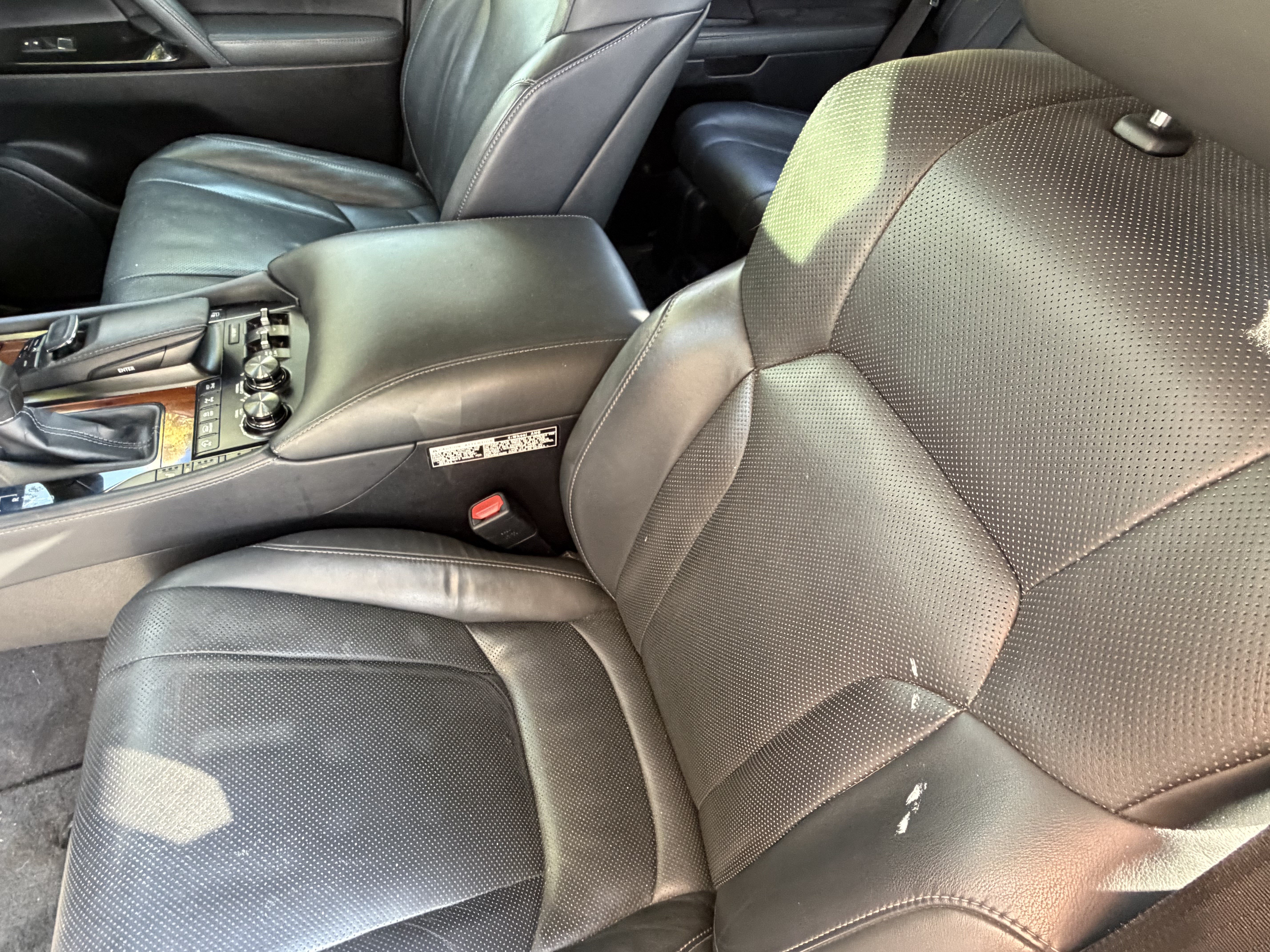 Used 2020 Lexus LX 570 4WD w/ Luxury Package image 16