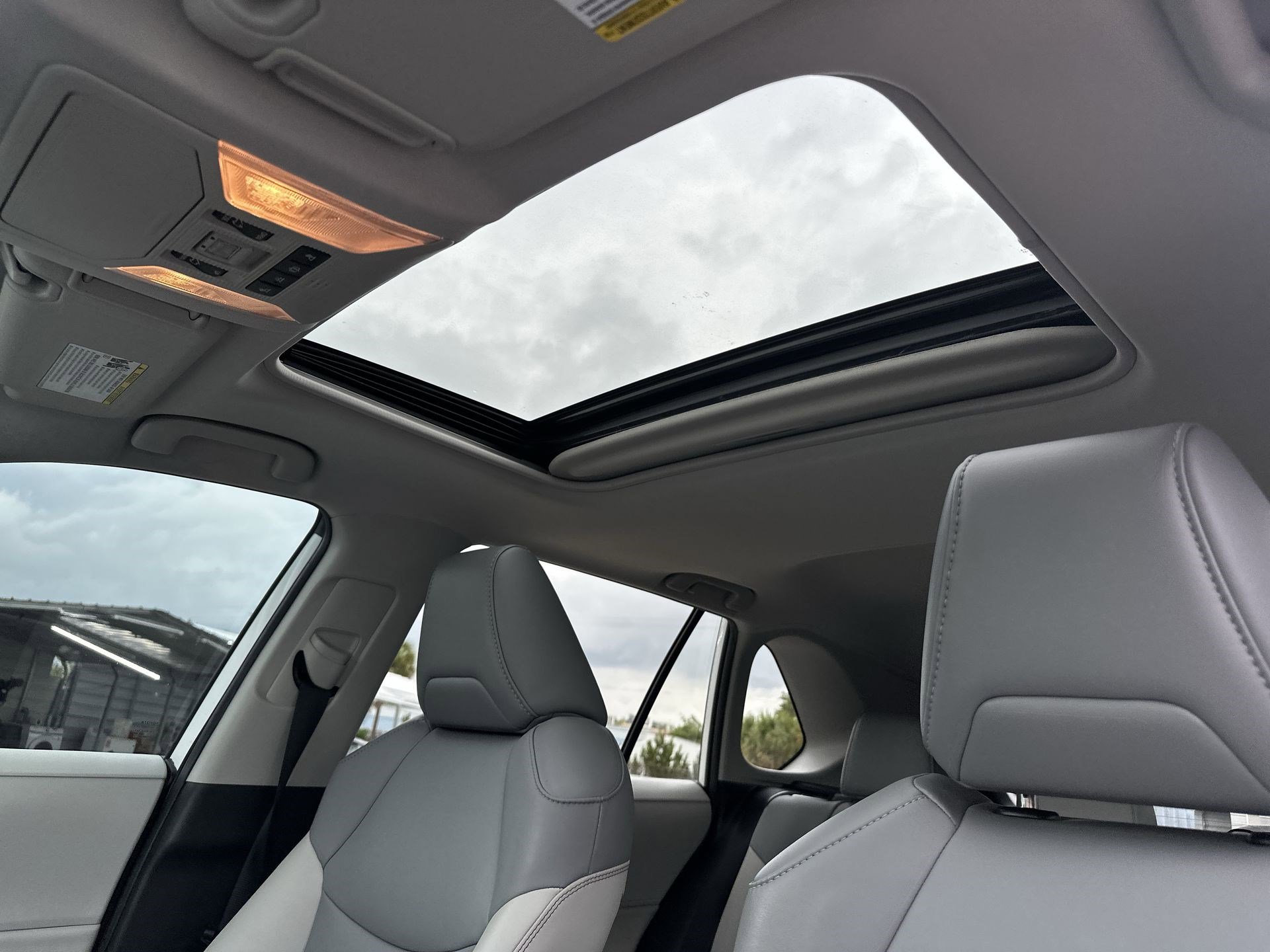 Used 2019 Toyota RAV4 XLE Premium image 16