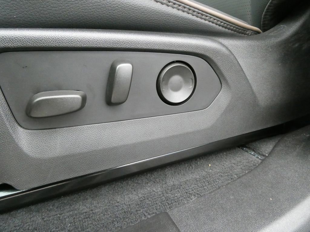 Certified 2024 GMC Canyon Denali AWD/4WD image 25