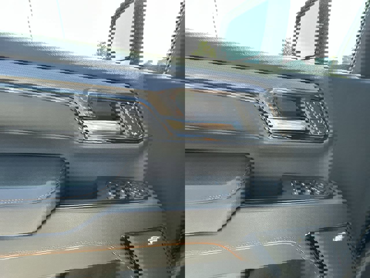 Used 2024 GMC Sierra 2500 AT4 w/ Technology Package image 25