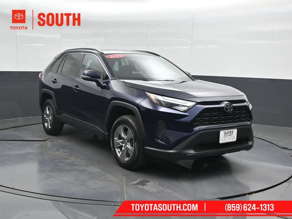 Used 2025 Toyota RAV4 XLE AWD/4WD image 4