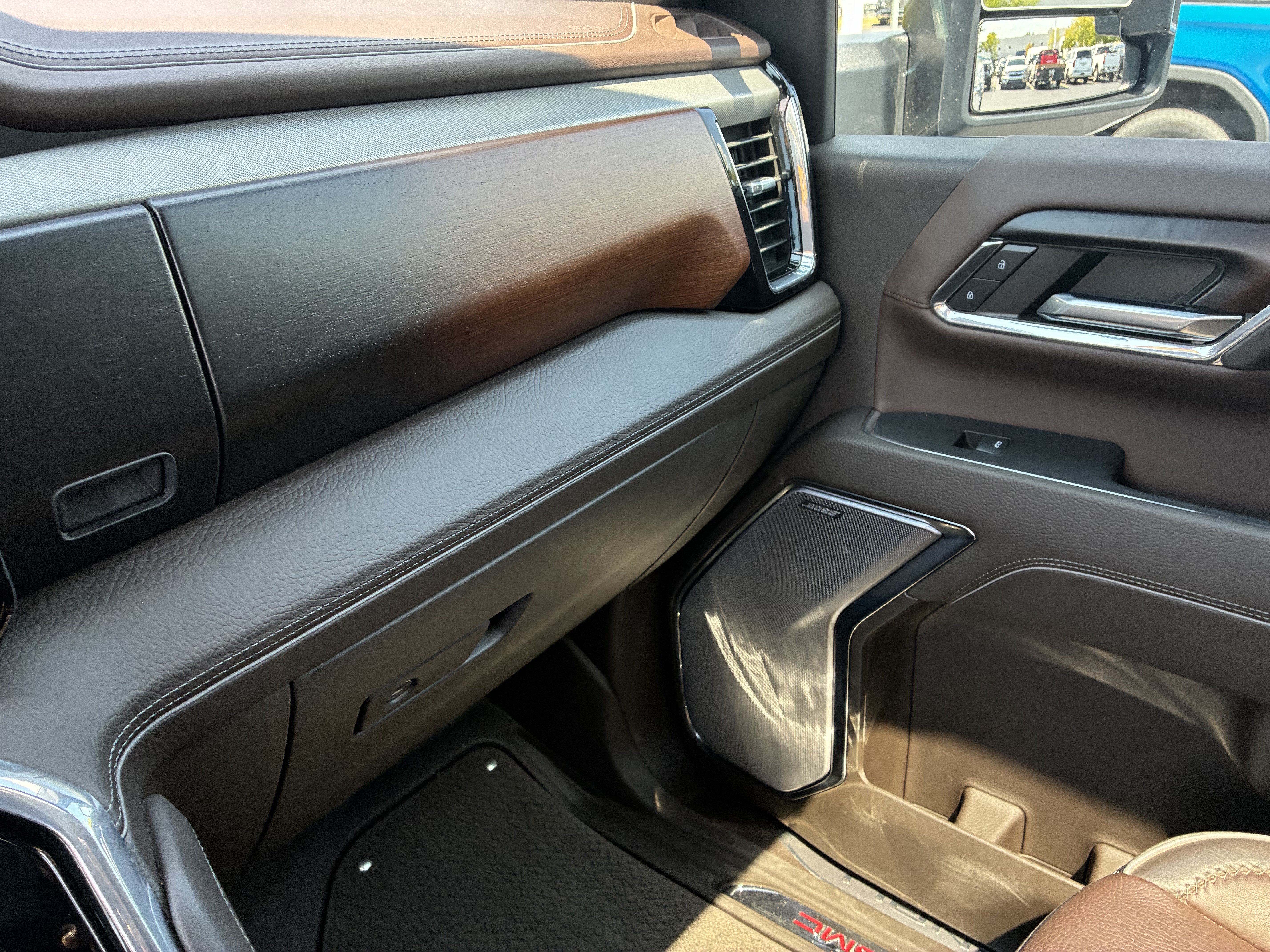Used 2024 GMC Sierra 2500 Denali w/ Denali Reserve Package AWD/4WD image 37