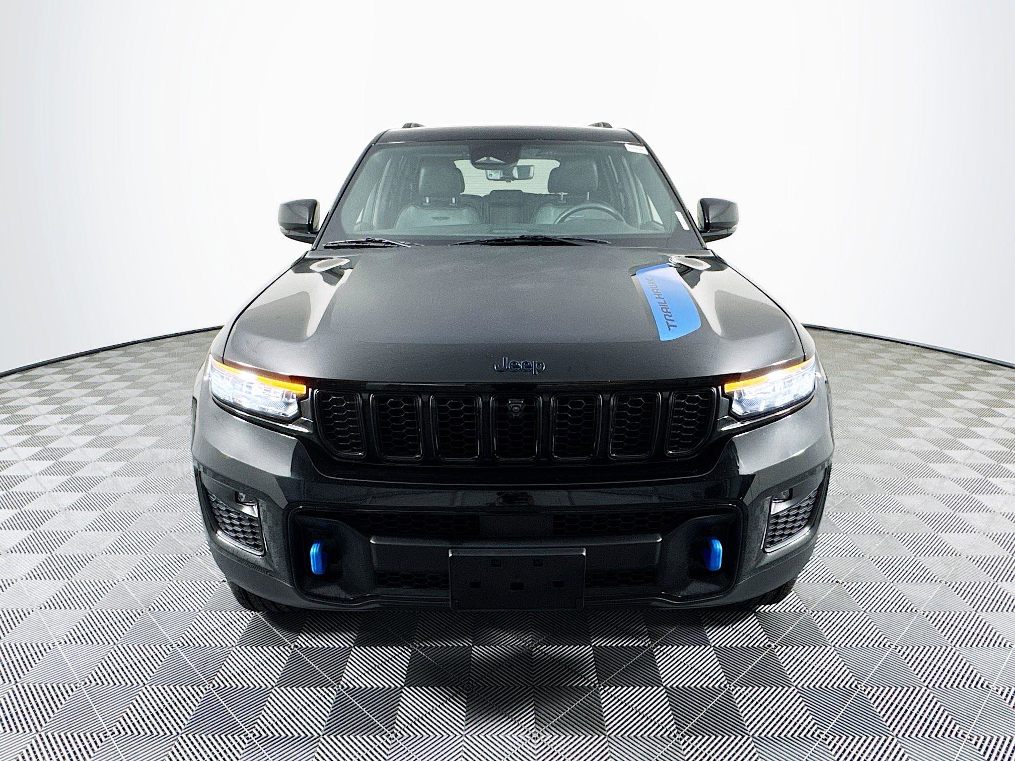 Used 2023 Jeep Grand Cherokee Trailhawk w/ Luxury Tech Group III image 2