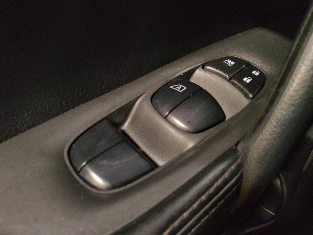 Used 2020 Nissan Rogue Sport S FWD image 27