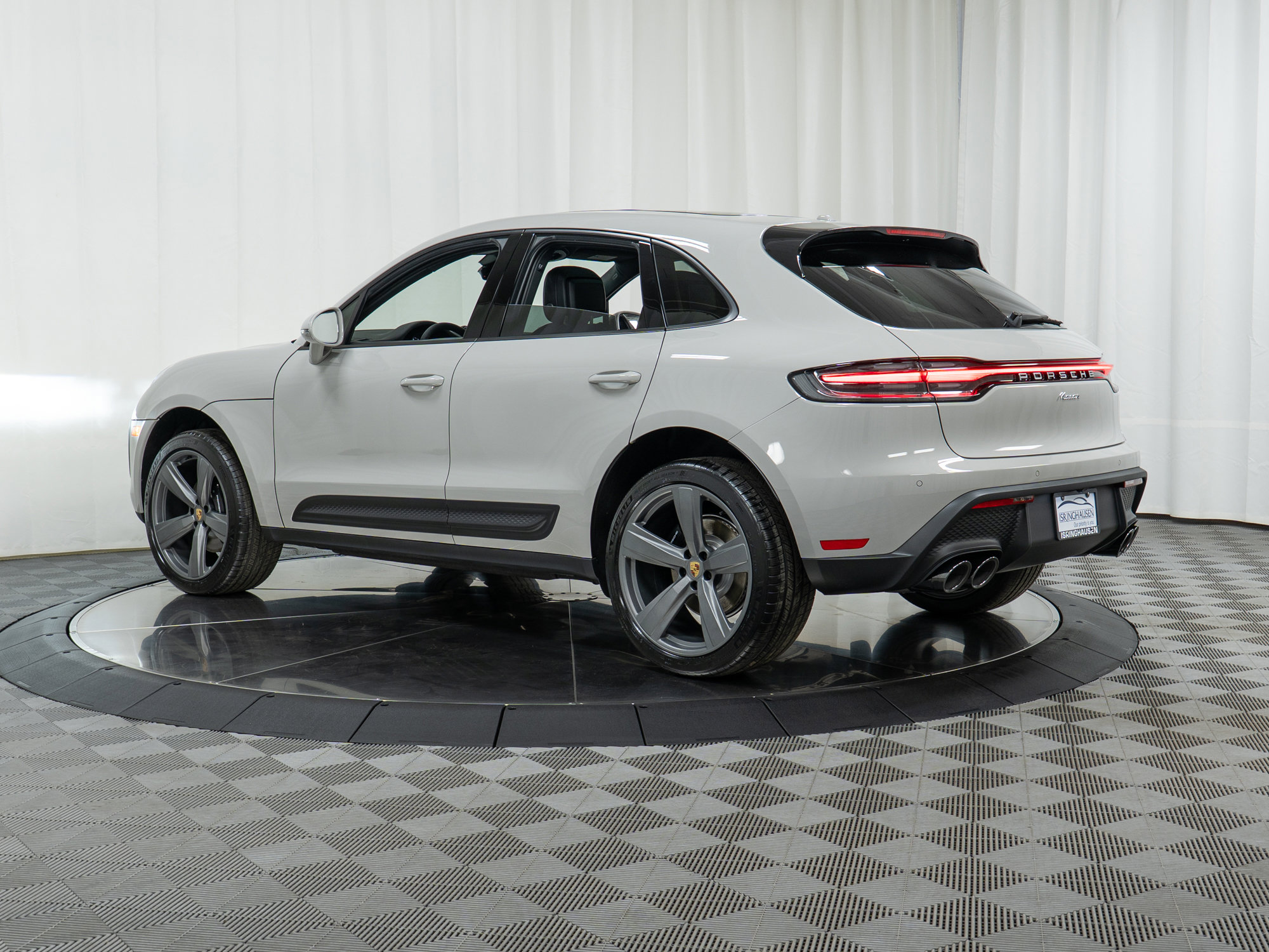 Used 2025 Porsche Macan image 33