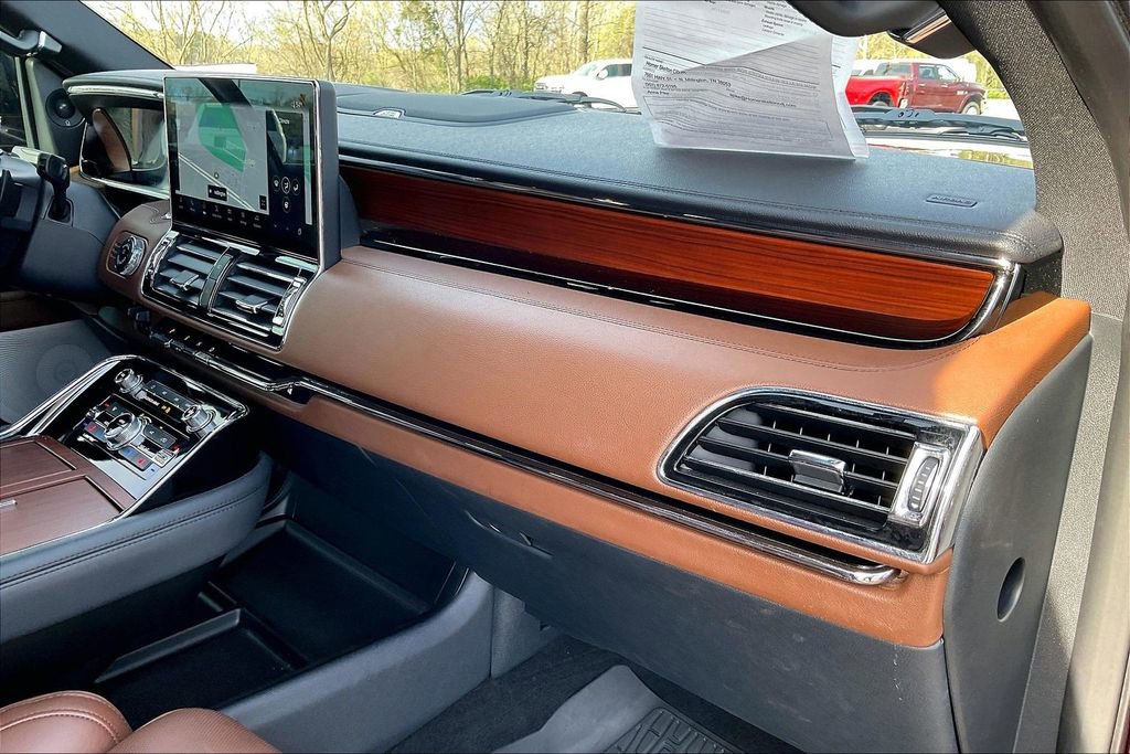 Used 2023 Lincoln Navigator Reserve image 15