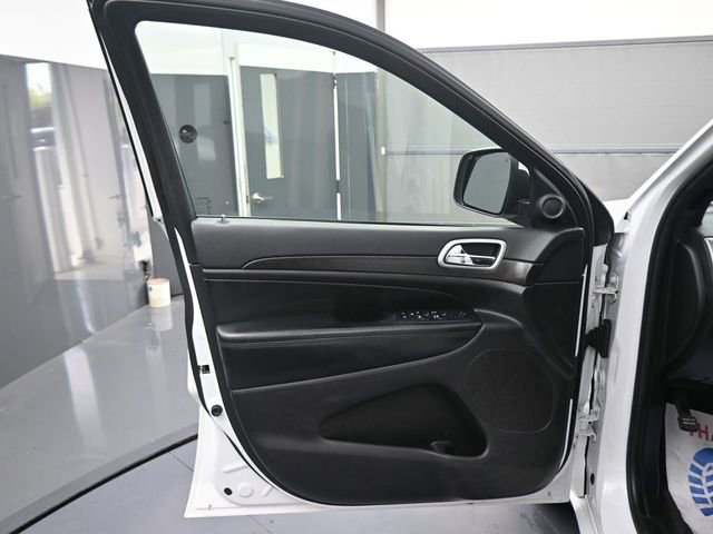 Used 2018 Jeep Grand Cherokee Altitude image 12