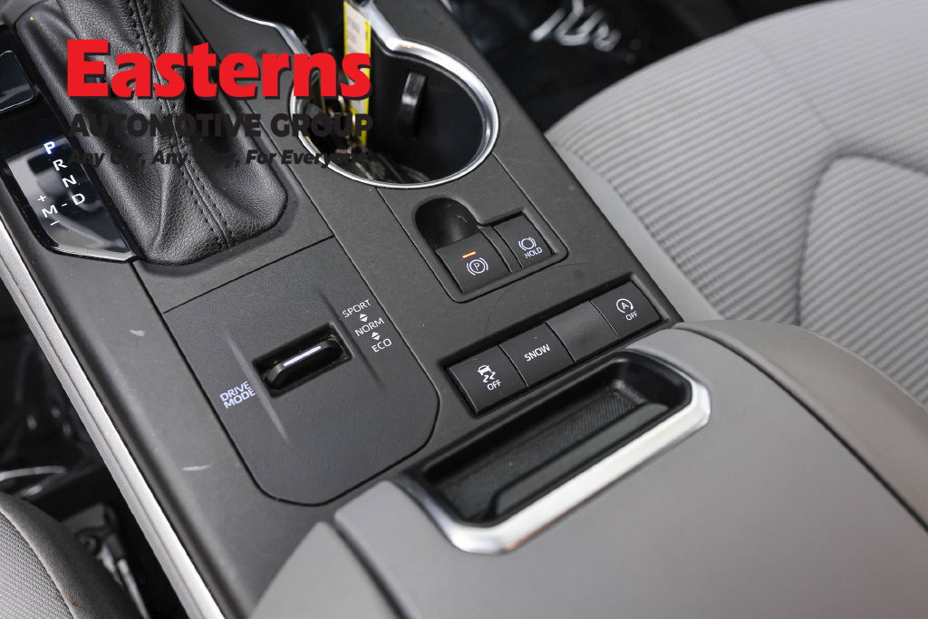 Used 2020 Toyota Highlander LE FWD image 22