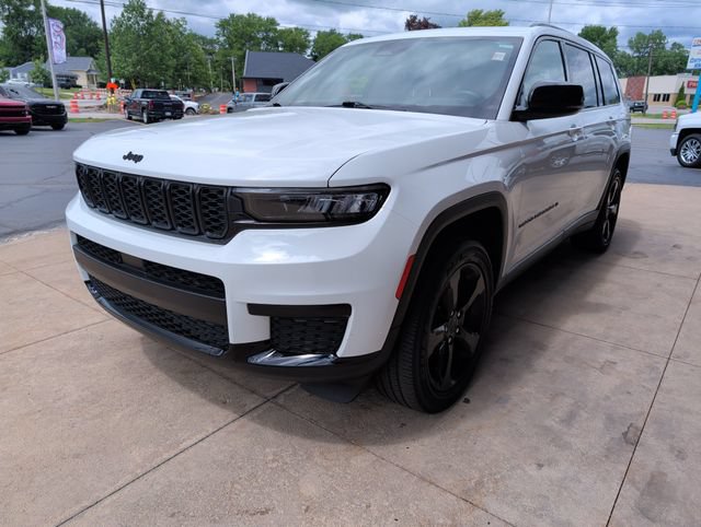 Used 2023 Jeep Grand Cherokee L Laredo AWD/4WD image 4