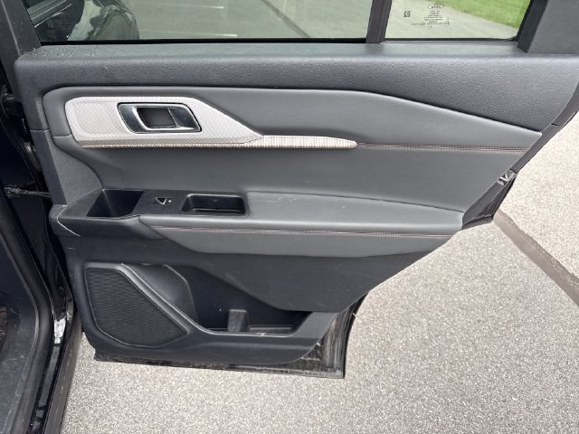 Used 2025 Ford Explorer Active AWD/4WD image 16