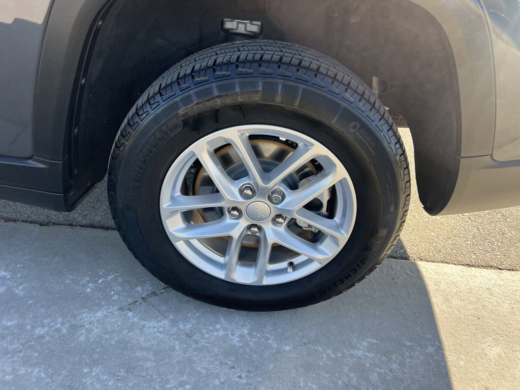 Used 2025 Jeep Grand Cherokee L Laredo w/ Luxury Tech Group I image 13