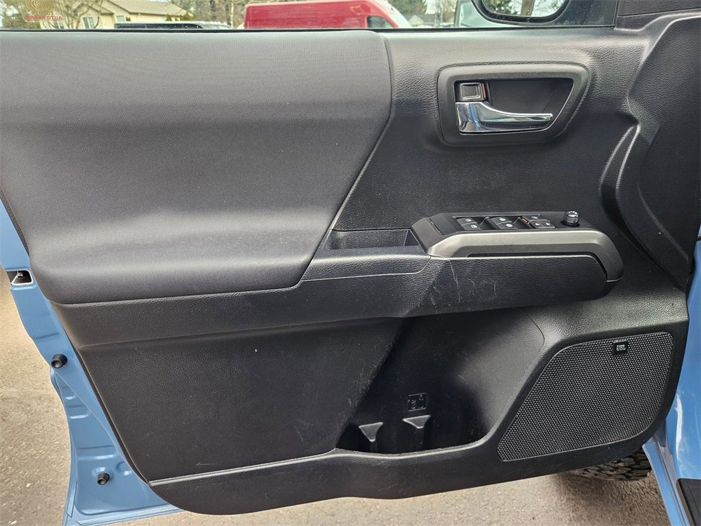 Used 2019 Toyota Tacoma TRD Off-Road image 11