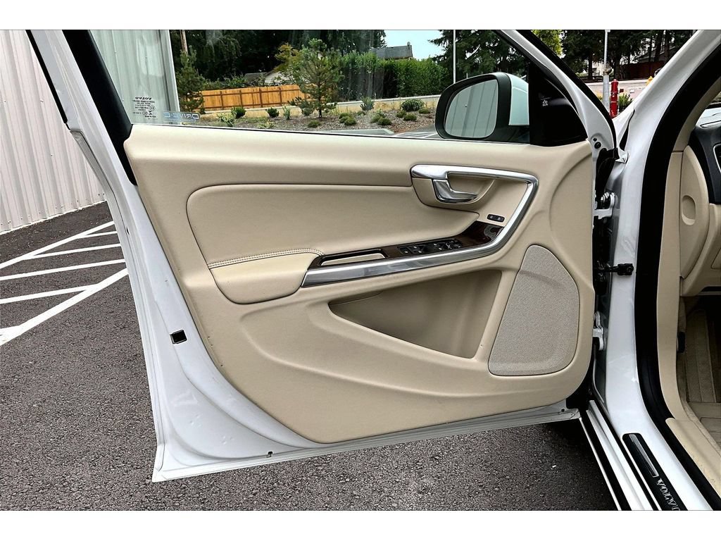 Used 2015 Volvo V60 T5 Premier FWD image 23