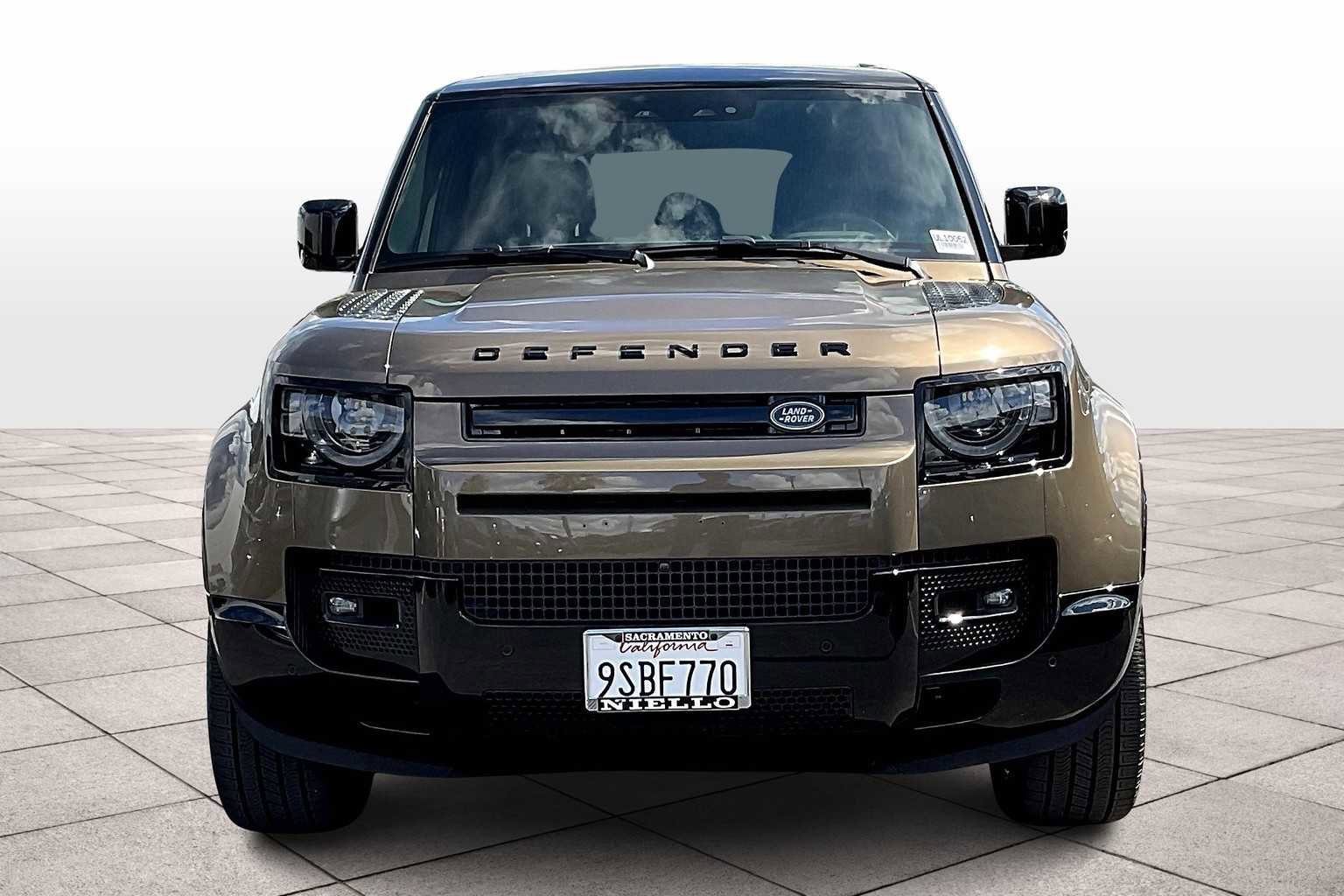 Used 2025 Land Rover Defender 110 X-Dynamic SE image 3