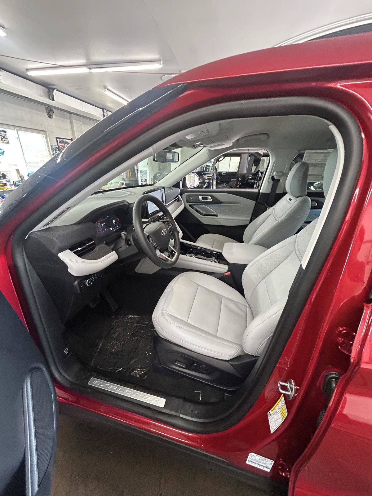 New 2026 Ford Explorer Platinum w/ LUX Leather Package AWD/4WD image 9