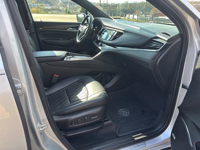 Used 2022 Buick Enclave Avenir w/ Avenir Technology Package image 20