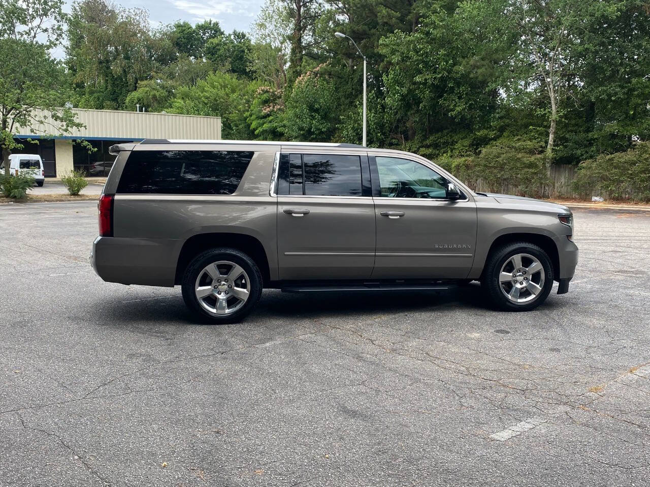 Used 2017 Chevrolet Suburban Premier RWD image 4