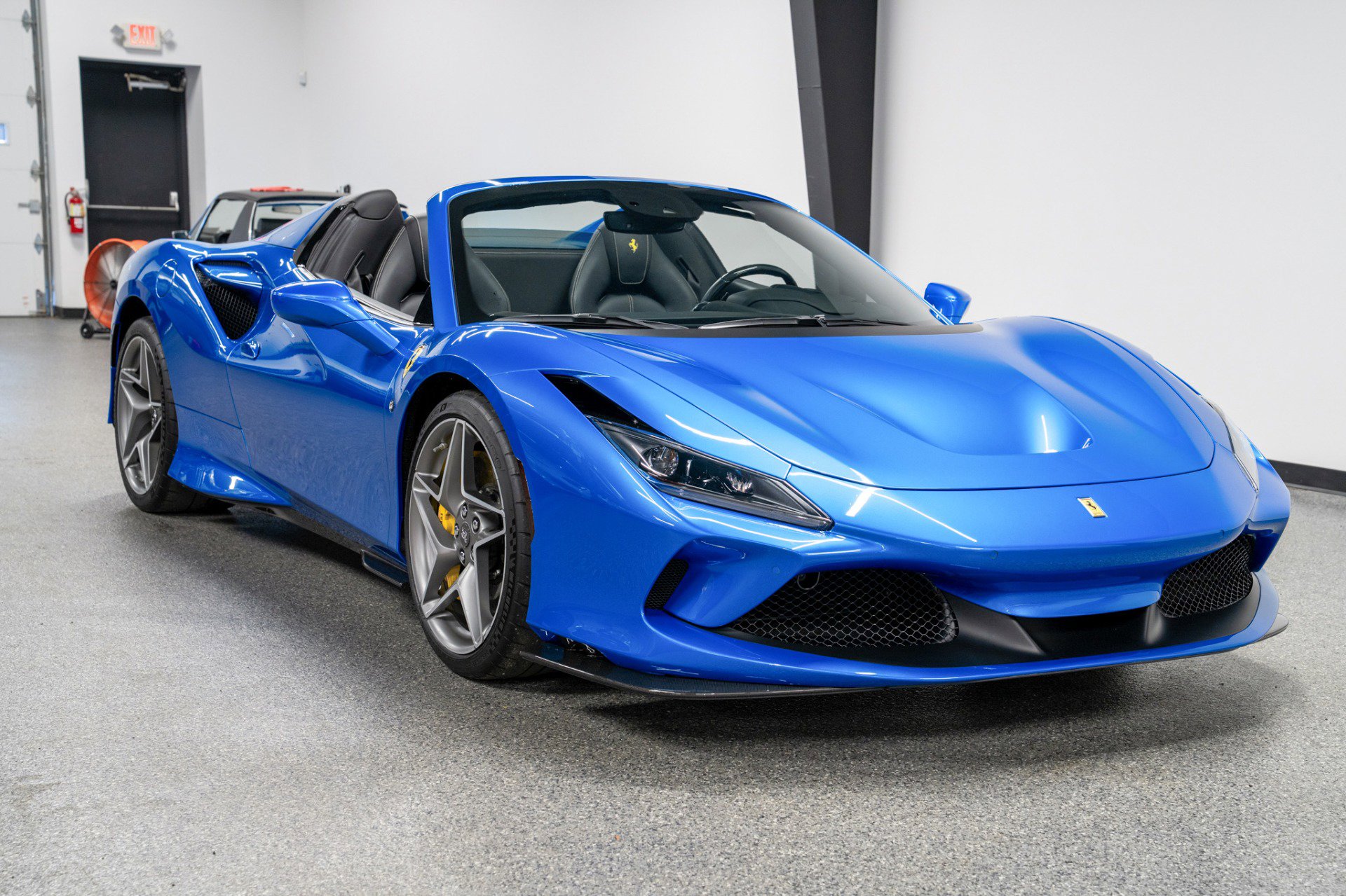Used 2021 Ferrari F8 Tributo image 3