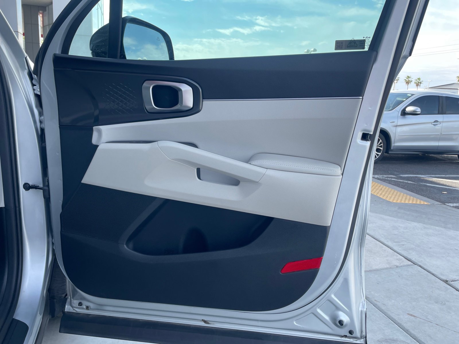 Used 2022 Kia Sorento S w/ Panoramic Sunroof Package image 16