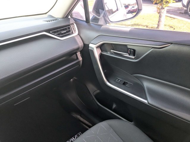 Used 2021 Toyota RAV4 XLE w/ Convenience Package FWD image 18
