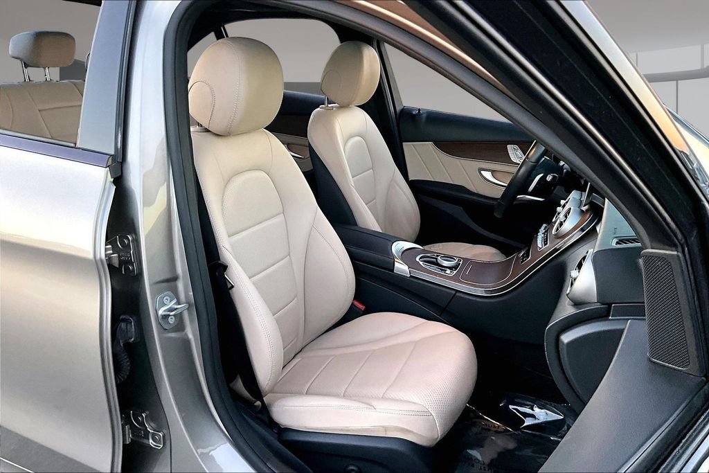 Used 2020 Mercedes-Benz C 300 Sedan image 27