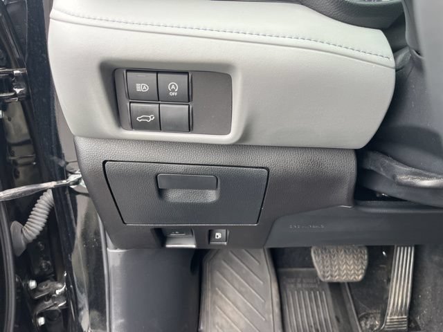 Used 2024 Toyota Highlander LE FWD image 32