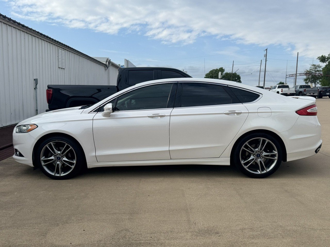 Used 2015 Ford Fusion Titanium FWD image 3