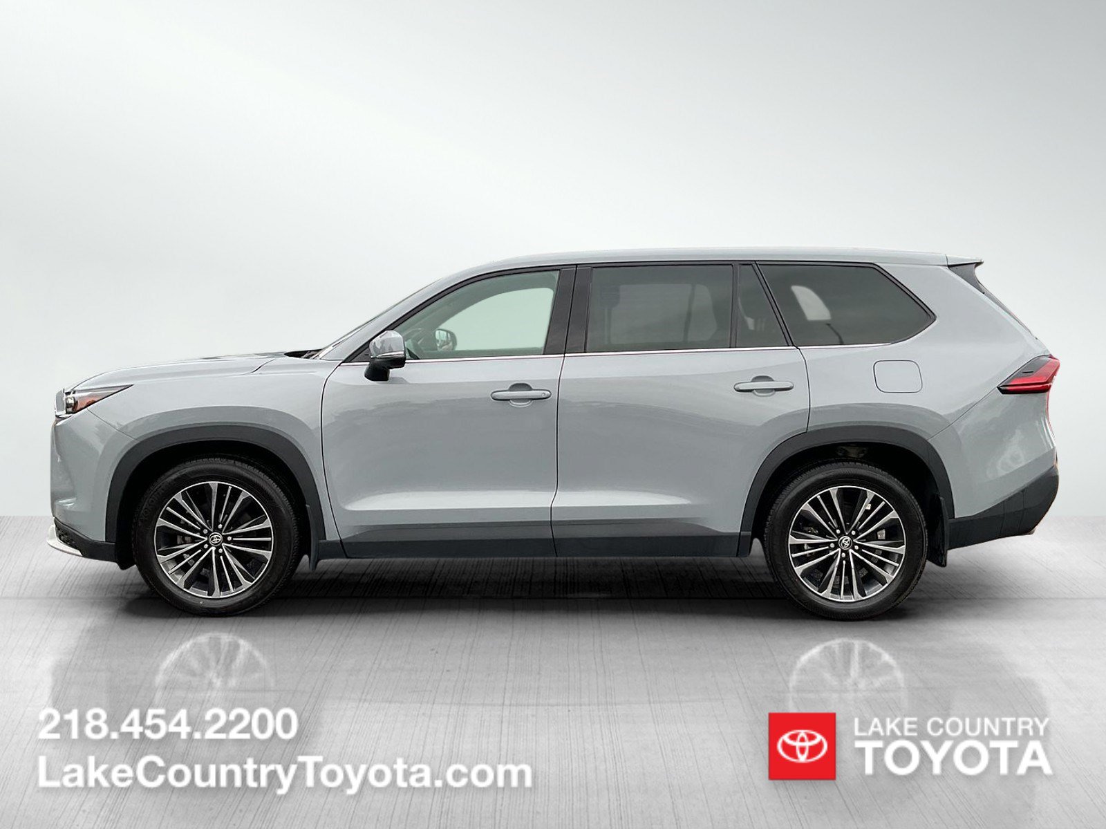 Used 2025 Toyota Grand Highlander AWD Hybrid image 2