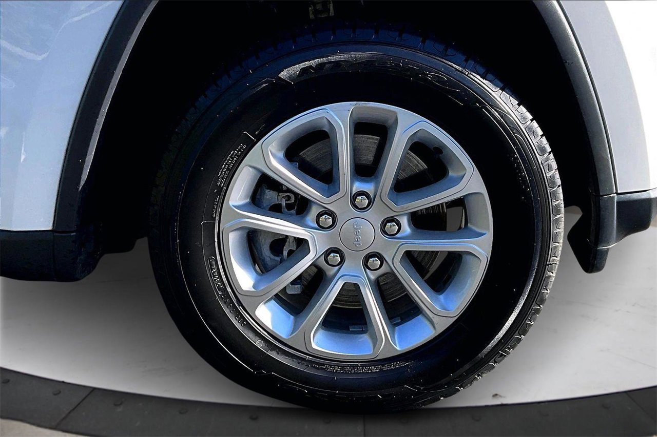 Certified 2021 Jeep Grand Cherokee Laredo image 33