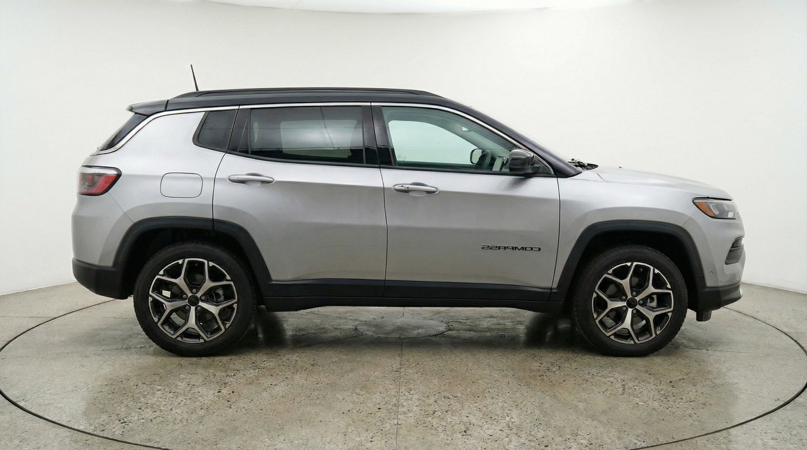 Used 2025 Jeep Compass Limited image 11