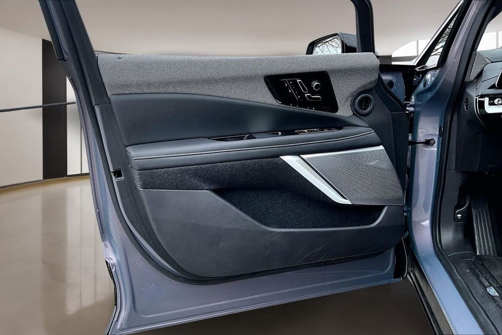 Used 2025 Cadillac Optiq Luxury 1 image 18