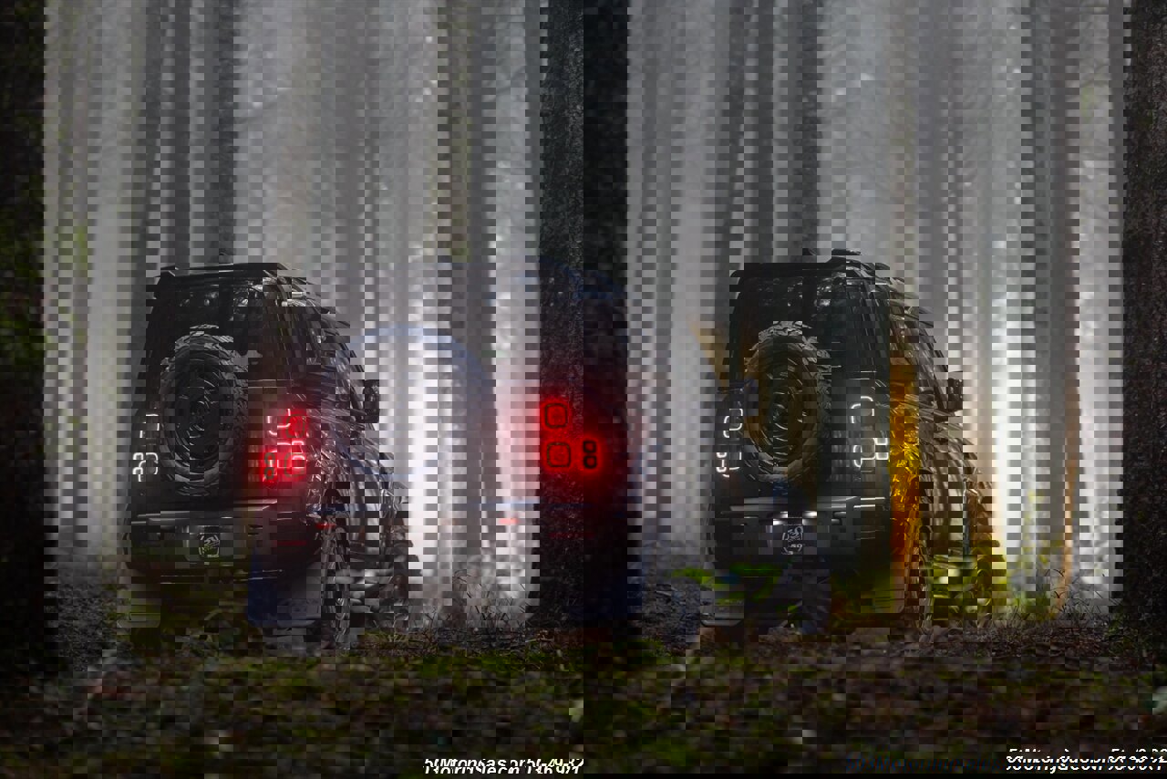 Used 2024 Land Rover Defender 90 V8 image 13