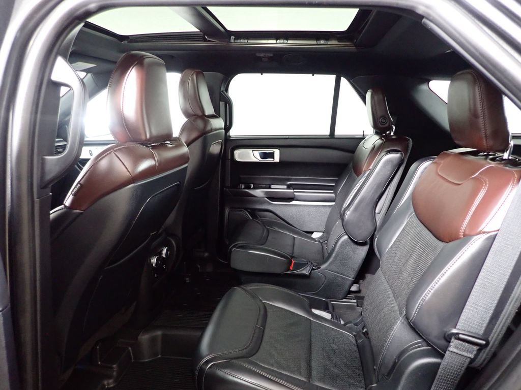 Used 2020 Ford Explorer Platinum w/ Premium Technology Package AWD/4WD image 38
