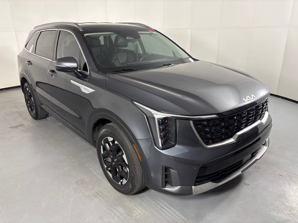 Used 2024 Kia Sorento S FWD image 2