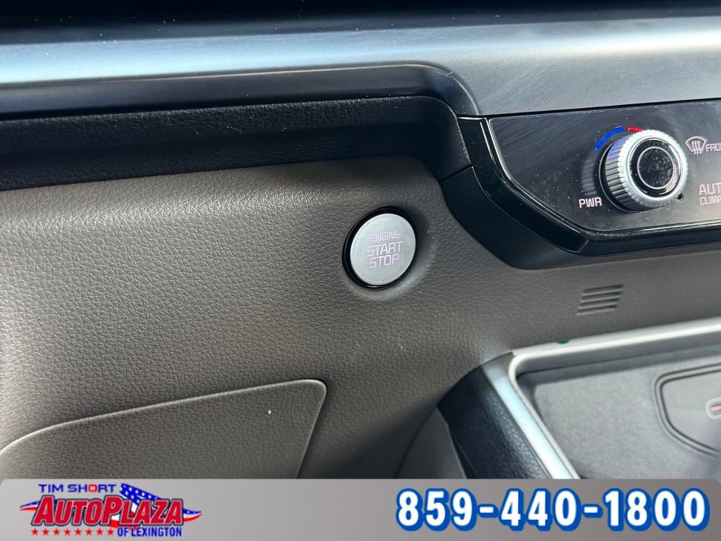 Used 2025 Kia Carnival FWD image 24