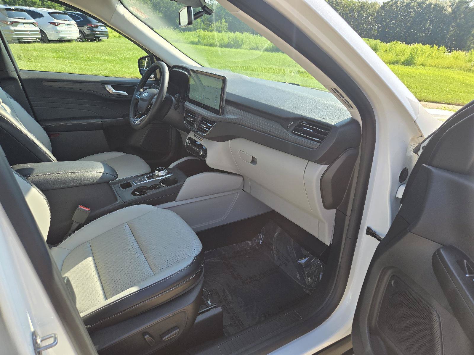 Used 2024 Ford Escape Platinum w/ Class II Trailer Tow Package AWD/4WD image 24